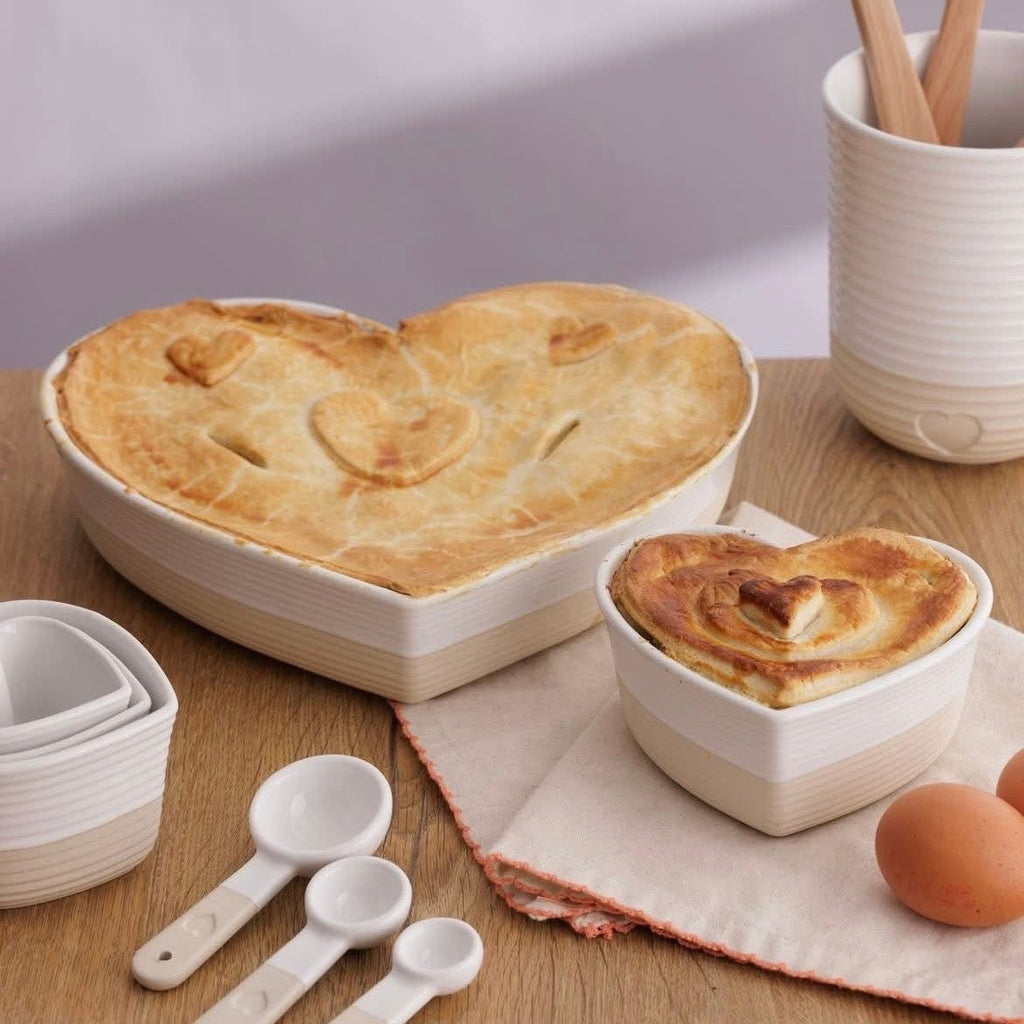 Mason Cash Rustic Charm 28cm Heart Pie Dish
