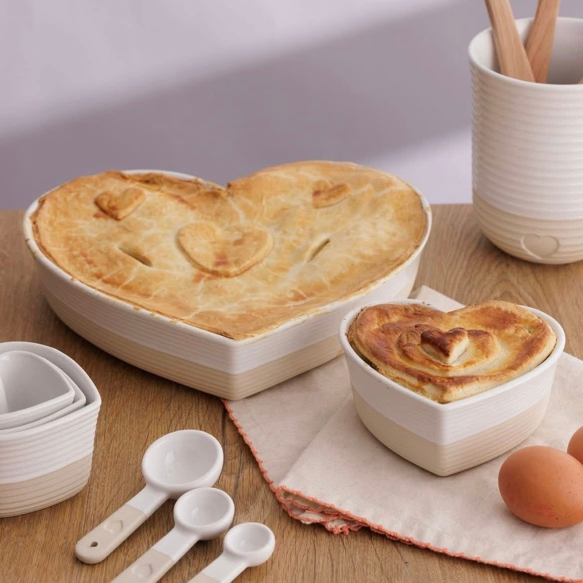 Mason Cash Rustic Charm 28cm Heart Pie Dish